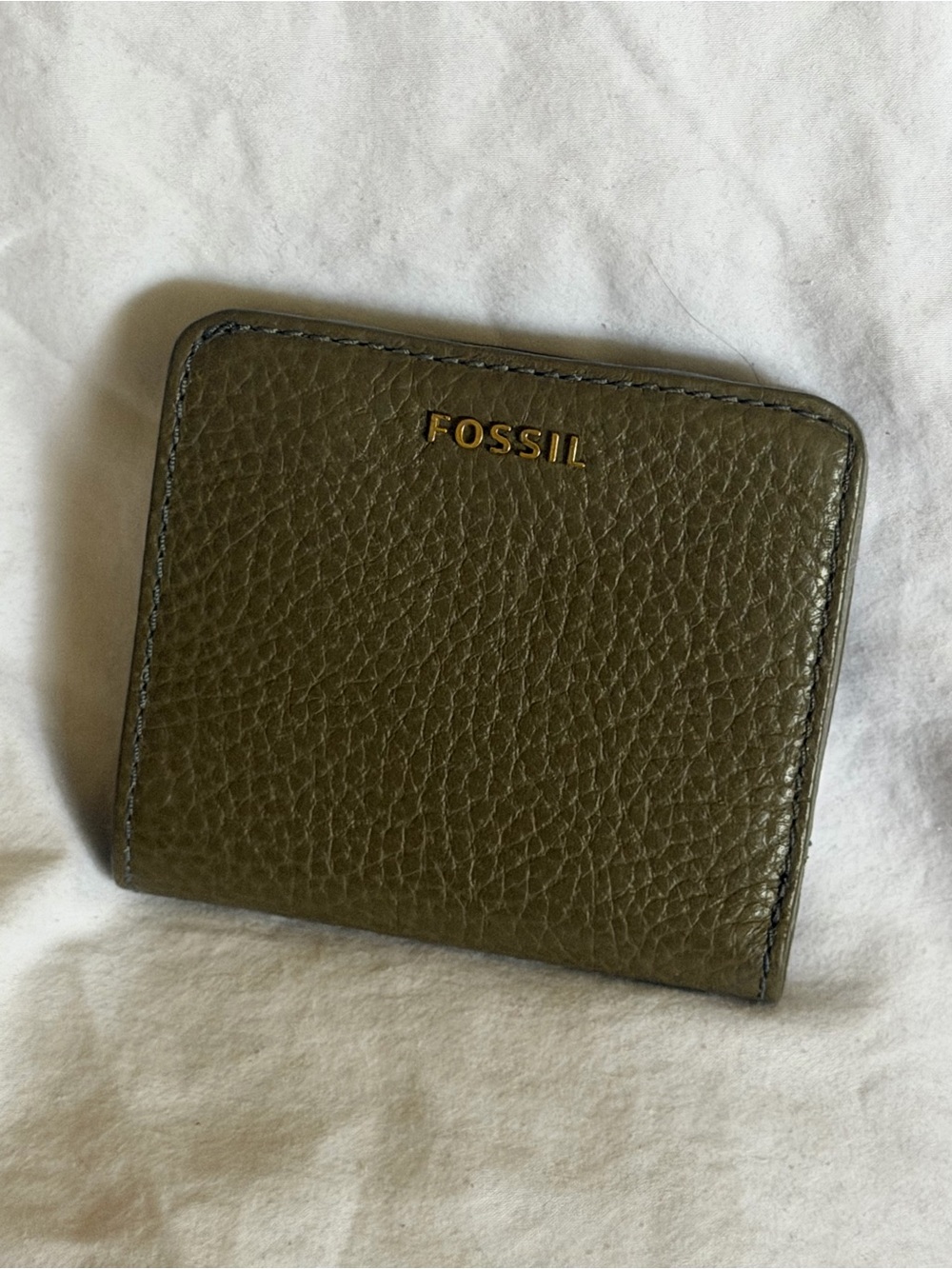 Fossil Olive Green Pebbled Leather Card Wallet with Gold Logo